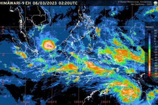 Badan Meteorologi, Klimatologi dan Geofisika Stasiun El Tari Kupang mendeteksi adanya bibit siklon tropis 98S di Laut Arafuru. Potensi ini akan tumbuh menjadi siklon tropis dalam 24 jam kedepan dalam Kategori Rendah.
