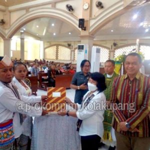 Pemerintah Kota Kupang Nikahkan 20 Pasutri di Gereja Sta. Maria Assumpta