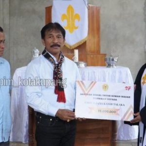 Pj.Wali Kota Kupang Serahkan Bantuan Sosial Rp 35 Juta di GMIT Istana Kasih Talaka Naioni