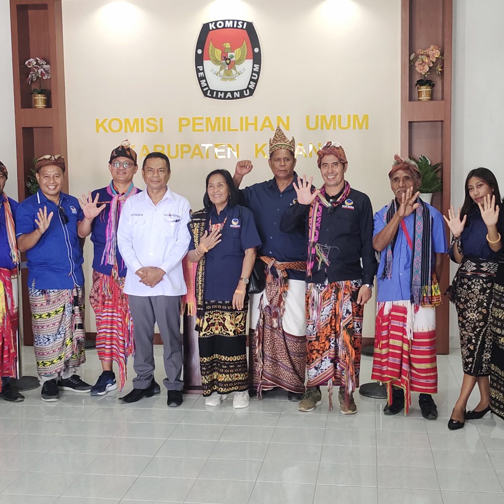 Foto. Kompak Kader Partai NasDem Resmi Daftarkan 35 Bacaleg ke KPUD Kabupaten Kupang.