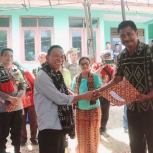 Pemerintah Kabupaten Kupang Serahkan 54 Sertifikat Bagi Warga Desa Pantulan