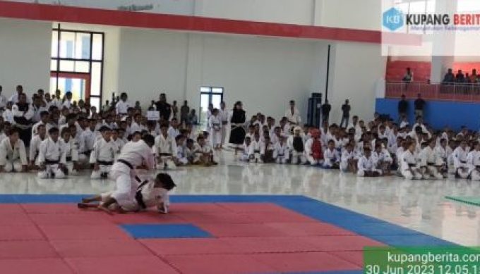 Foto. 571 Altet Kempo Bertarung Memperebutkan 246 Medali Bupati Kupang Cup III.