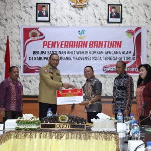 6 Ahli Waris Korban Bencana Alam di Kabupaten Kupang Terima Santunan Kemensos