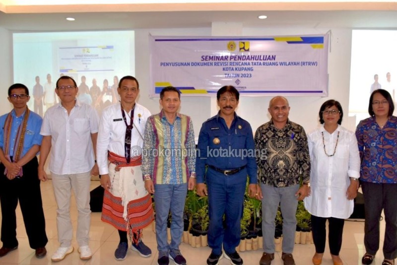 Foto. Penjabat Wali Kota, George Hadjoh Hadiri Deklarasi STBM Tingkat Kecamatan se-Kota Kupang.