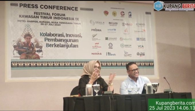 Foto. Foto. Direktur Eksekutif Yayasan BaKTI, Mohammad Yusran Laitupa dan Ketua Pokja Festival FKTI, Prof. Ir.Hj Winarni Dein Monoarfa, MS., Saat mengelar press conference, Selasa (25/07) di Hotel Harper Kupang.