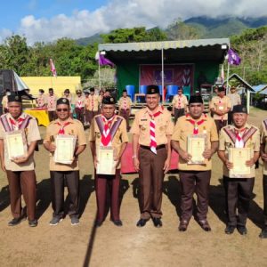 Doris Rihi Pimpinan Upacara Puncak HUT Pramuka di Desa Gewarato, Flores Timur