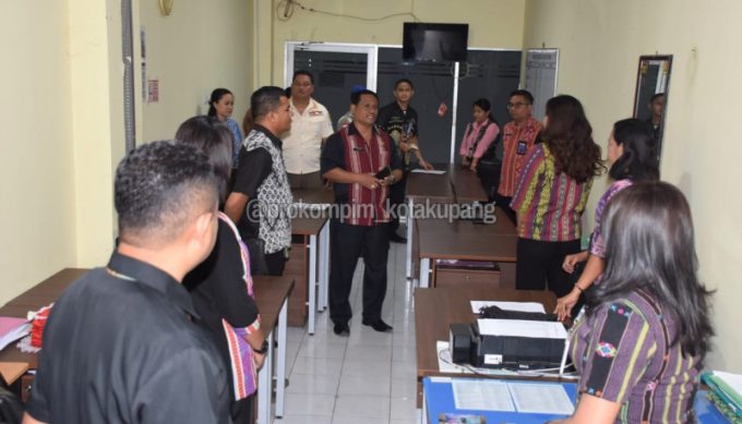 Foto. Lakukan Sidak, Plh. Sekda Kota Kupang Temukan Banyak ASN Tidak Disiplin.
