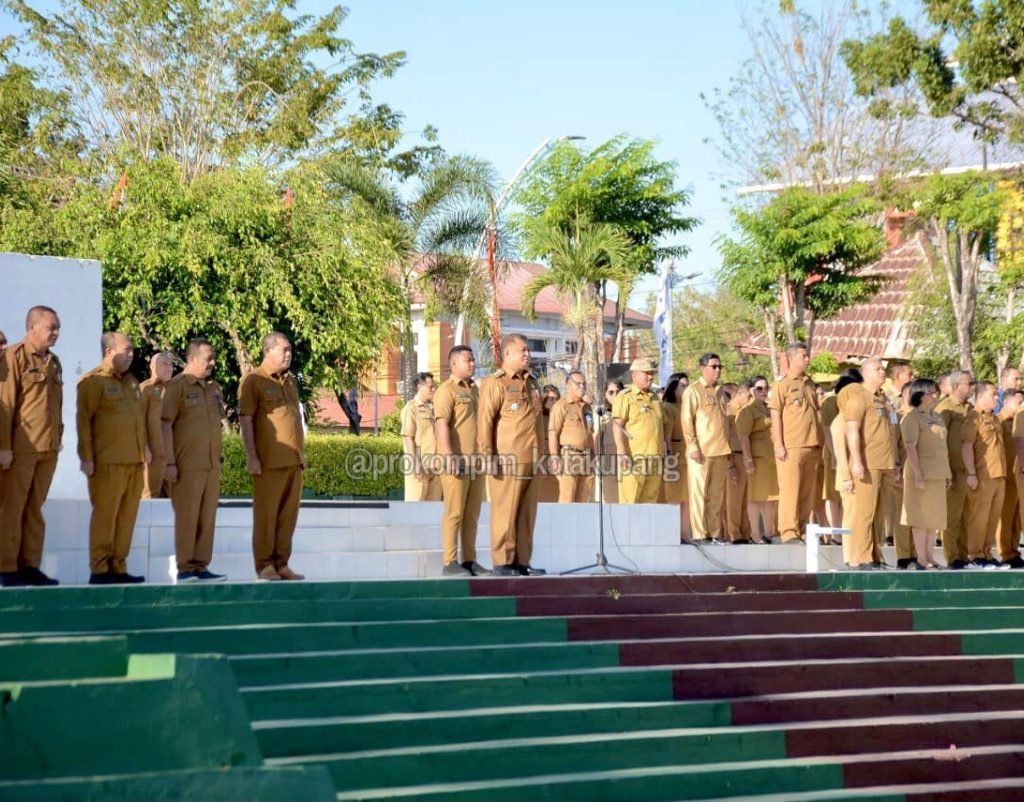 Foto. Pimpin Apel Pertama, PJ Wali Kota Kupang: Saya Adalah Bapak Dari Saudara Sekalian.