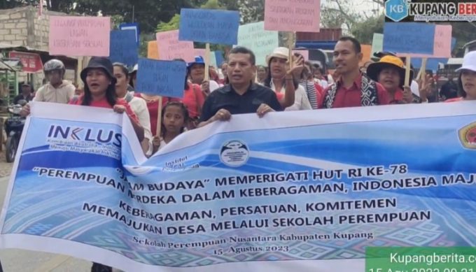 Sambut HUT RI Ke-78, Sekolah Perempuan Kabupaten Kupang Gelar Jalan Budaya