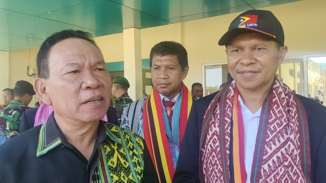 Foto. Bupati Kupang, Korinus Masneno dan Presidente Otorita Oecusse-Ambenu urusan Kesehatan, Maximiliano Neno.