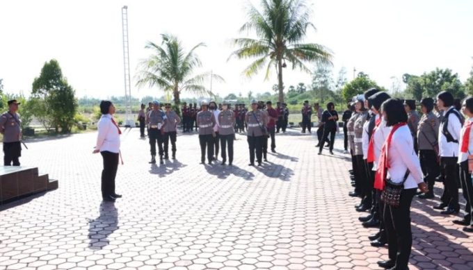 Foto. 30 anggota Polwan Polres Kupang di periksa Propam Polda NTT.