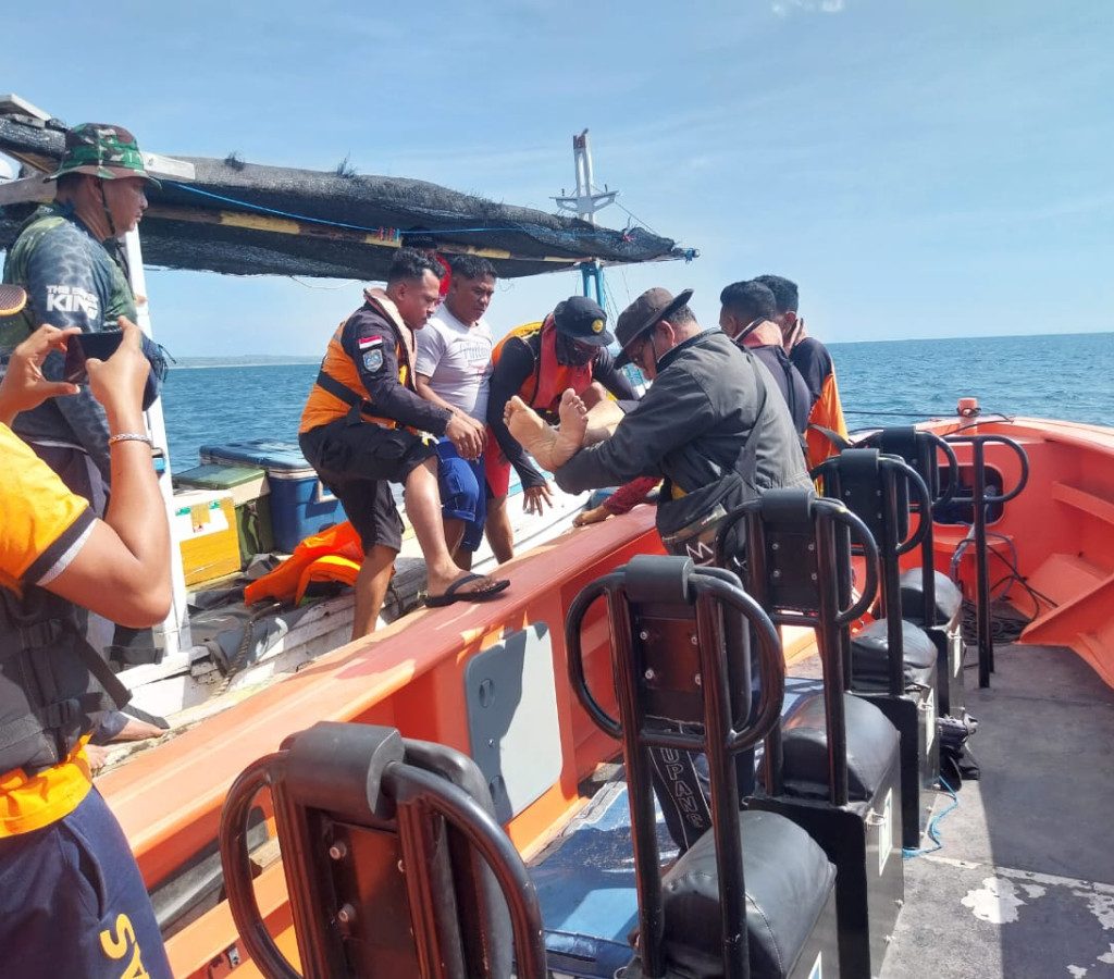 Tim SAR Gabungan Berhasil Evakuasi Pria 53 Tahun Tengelam Saat Pancing Ikan di Semau