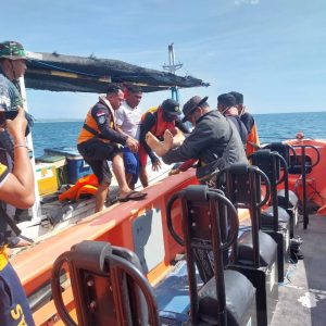 Tim SAR Gabungan Berhasil Evakuasi Pria 53 Tahun Tengelam Saat Pancing Ikan di Semau