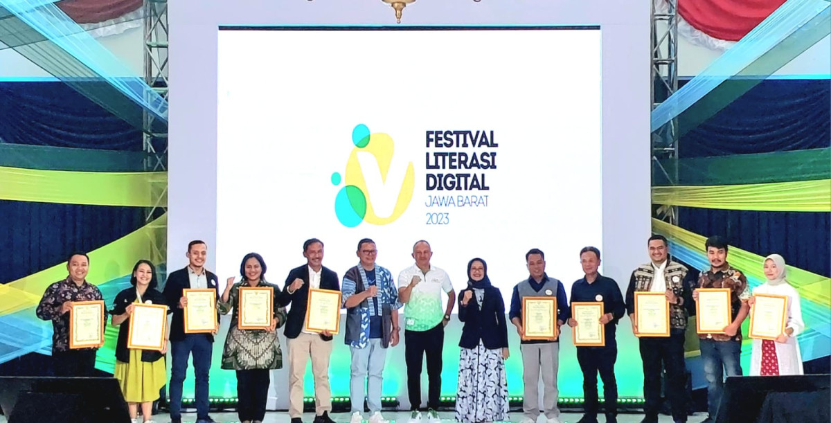 Foto. Luar Biasa, Diskominfo Kota Kupang Raih Penghargaan Event Festival Literasi Digital.