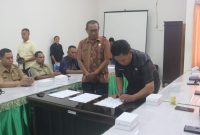 Foto. 7 pejabat administrator di lingkup pemerintah Kabupaten Kupang lakukan serah terima jabatan, Jumat (22/09) di Aula Alekot Setda pemerintahan Kabupaten Kupang.