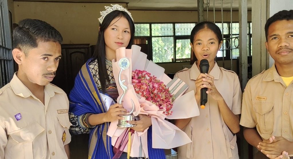 Foto. Bikin Bangga! Siswi SMAN 1 Kupang Barat Raih Juara di Tingkat Nasional, Ini Kata Teman Sekolahnya.