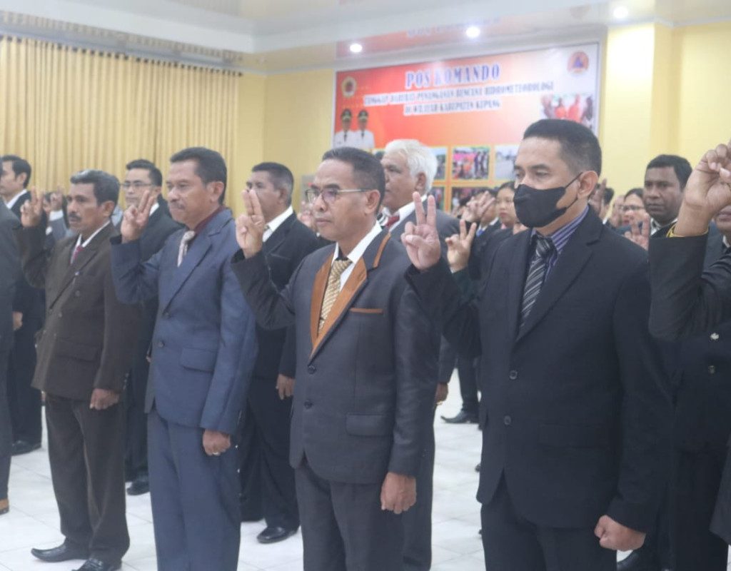 Foto. Bupati Kupang, Korinus Masneno, melantik dan mengambil sumpah 62 jabatan administrator dan 15 pejabat struktural di Lingkup Pemkab Kupang.