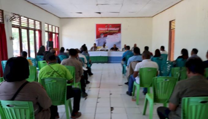 Foto. "Jumat Curhat" di Kecamatan Kupang Timur, Warga Adukan Aksi Balap Liar ke Kapolres Kupang.