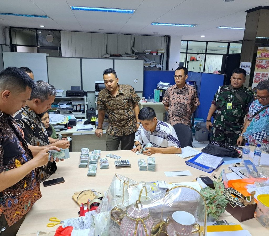Tim Penyidik Kejagung Sita USD 354.700 Dalam Kasus Korupsi Tol Japek