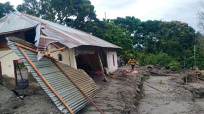 Foto. Banjir di Samosir, 1 Warga Dilaporkan Hilang.