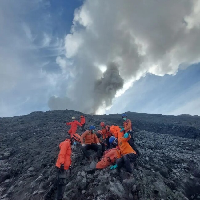 Foto. Erupsi Gunung Marapi, Total Korban Meninggal Dunia Capai 23 Jiwa.