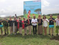 Hijaukan Indonesia, PT Taspen dan Pemkab Kupang Tanam 1000 Pohon