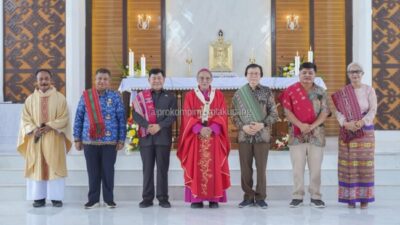 Foto. Hadiri Penahbisan Gereja Katedral Kupang, Pj. Wali Kota Sampaikan Terima Kasih Kepada Mgr. Petrus Turang.