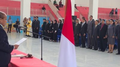 Foto. Plt. Sekda Kabupaten Kupang, Mesak Elfeto, Kembali Lantik Sejumlah Kepala Sekolah.