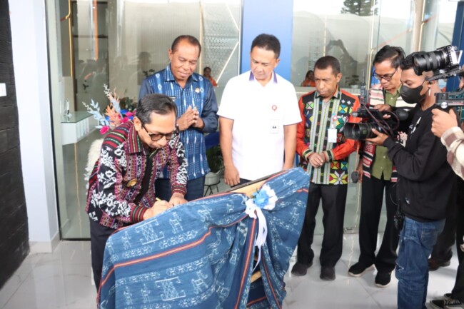 Foto. Resmikan Gedung Kantor Bank NTT Cabang Bajawa, Pj. Gubernur Berharap Dapat Mendorong Pembangunan Daerah.