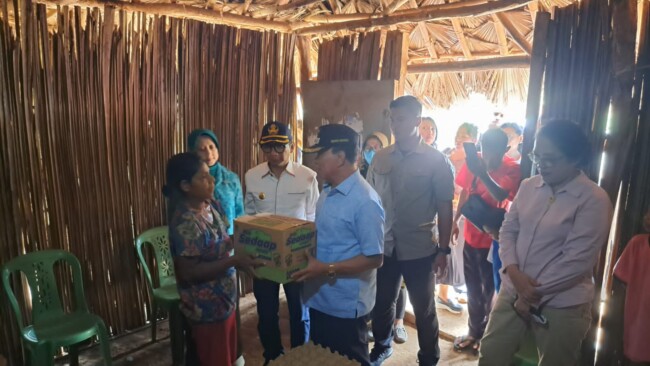Foto. Kunker Ke Kabupaten Kupang Pj.Gubernur NTT Berikan Bantuan Stunting.
