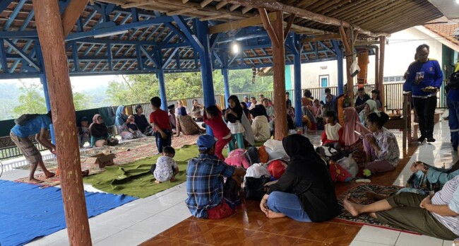 Foto. Longsor di Subang, 2 Warga Meninggal dan 80 Orang Lainnya Mengungsi.