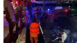 Foto. Aksi Dramatis Tim SAR Gabungan Berhasil Evakuasi Wisatawan Wanita dari Pulau Padar Labuan Bajo.//NTTNew.net.