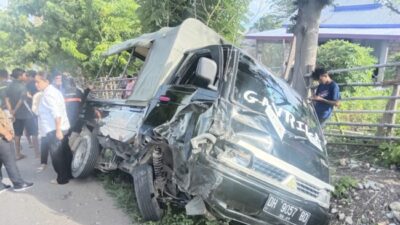 Diduga Ngebut, Sopir Ambulance Tabrak Pick Up di Kupang, 2 Penumpang Luka Parah