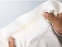 Bikin Kesal, Dekil Menempel di Kerah Baju Putih? Ikuti 6 Tips Ampuh Membersihkannya!