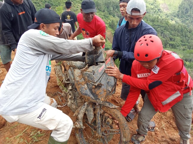 Foto. Satu Korban Meninggal Dunia Ditemukan Tim Gabungan Pasca Longsor Kabupaten Luwu.