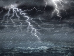 Simak! Prakiraan Cuaca Esok Hari Selasa 27 Februari 2024, Waspadai Hujan Petir
