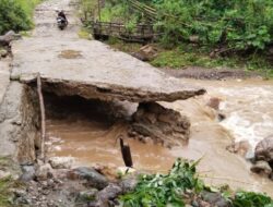 1 Jembatan Penghubung Kecamatan di Kupang Putus Imbas Cuaca Buruk, Warga Terisolir
