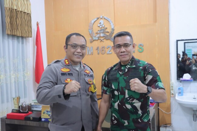 Foto. Kapolres TTS dan Dandim 1621/ TTS Pastikan Sinergitas TNI/Polri Tetap Aman dan Kondusif.