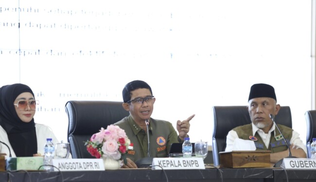 Foto. Pimpin Rakor Banjir dan Longsor Sumatera Barat, Kepala BNPB Minta Penanganan Darurat Dipercepat.