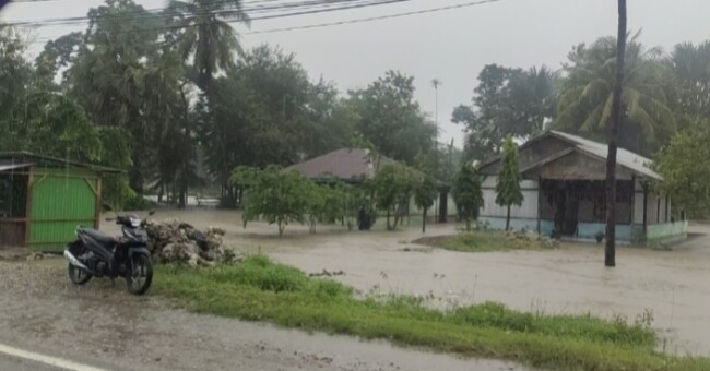 Foto. Bencana Hidrometeorologi di Kabupaten Kupang, 1 Orang Meninggal dan 332 Rumah Terendam.