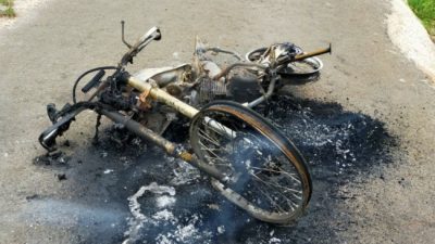 Foto. Bakar Sepeda Motor dan Lakukan Penganiayaan 3 Pemuda di Kupang Melarikan Diri ke Hutan.