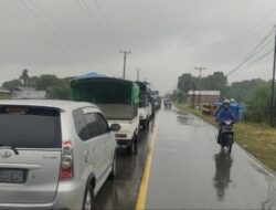 Terendam Banjir, Antrean Kendaraan di Jalan Timor Raya Mengular Hingga 3 Kilometer
