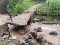 Jembatan di Amfoang Putus Akibat Hujan Deras, Lumpuhkan Akses Jalan Antar Kecamatan