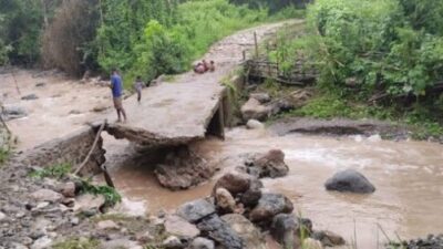 Jembatan di Amfoang Putus Akibat Hujan Deras, Lumpuhkan Akses Jalan Antar Kecamatan