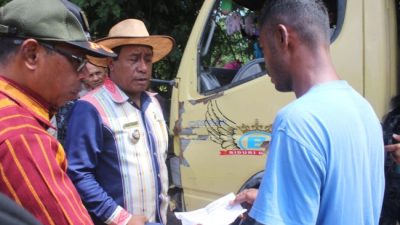 Foto. Pantau Mulut Tambang Galian C di Takari, Pj. Bupati Kupang Temukan Banyak Keluhan.