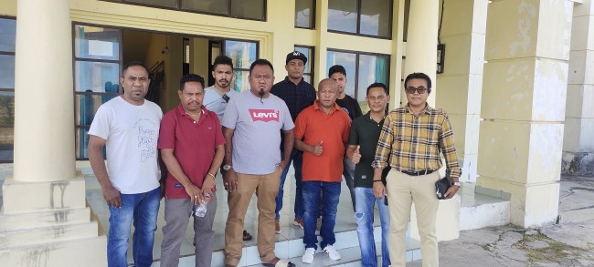 Foto. Sejumlah Pengusaha Keluhkan Proses Surat Ijin Pengiriman Ternak Sapi di Disnak Kabupaten Kupang.