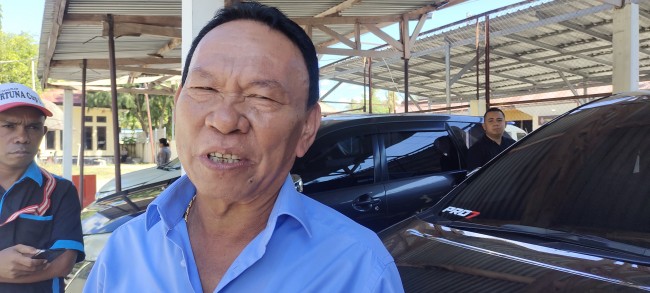Foto. Dugaan Korupsi Pembangunan GOR Komitmen, Mantan Bupati Kupang Diperiksa.