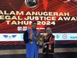 Lurah Nunbaun Sabu, Raih 2 Penghargaan di Ajang Anugerah Paralegal Justice Award 2024