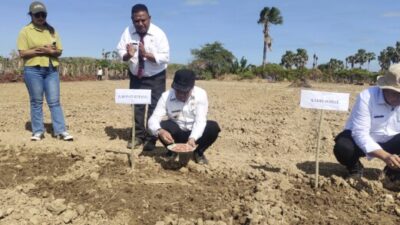 Foto.Kunker 2 Kecamatan di Semau, Pj Bupati Kupang Lakukan Serangkaian Kegiatan.