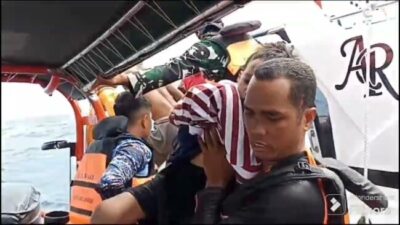 Video: Dramatis Tim SAR Gabungan Berhasil Evakuasi Nelayan di Pulau Padar, Labuan Bajo